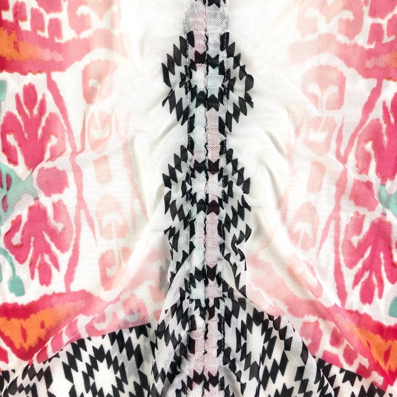 Bebe Print Mesh Kaftan Top - Picture 10 of 10